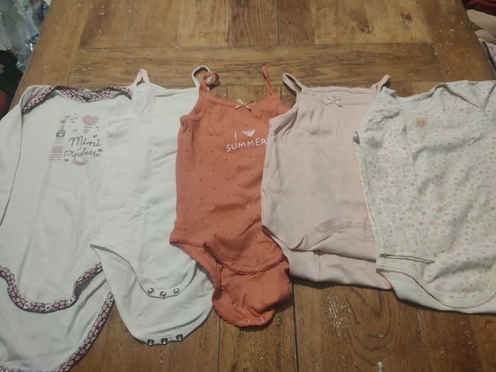 Lot 5 bodies 24 mois