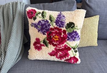 Coussin coloré vintage en laine de point noué - bon état Dimensions : 45 cm x 45 cm