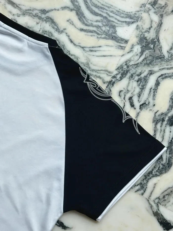 T-shirt manches courtes y2k années 2000 motif tribal noir et blanc taille XL - photo numéro 6