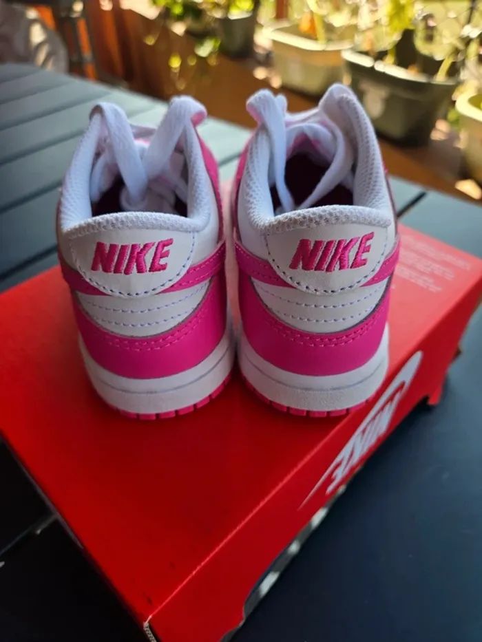 Nike dunk low rose taille 28,5 neuves - photo numéro 5