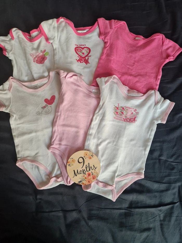 Lot bodies MC 9 mois