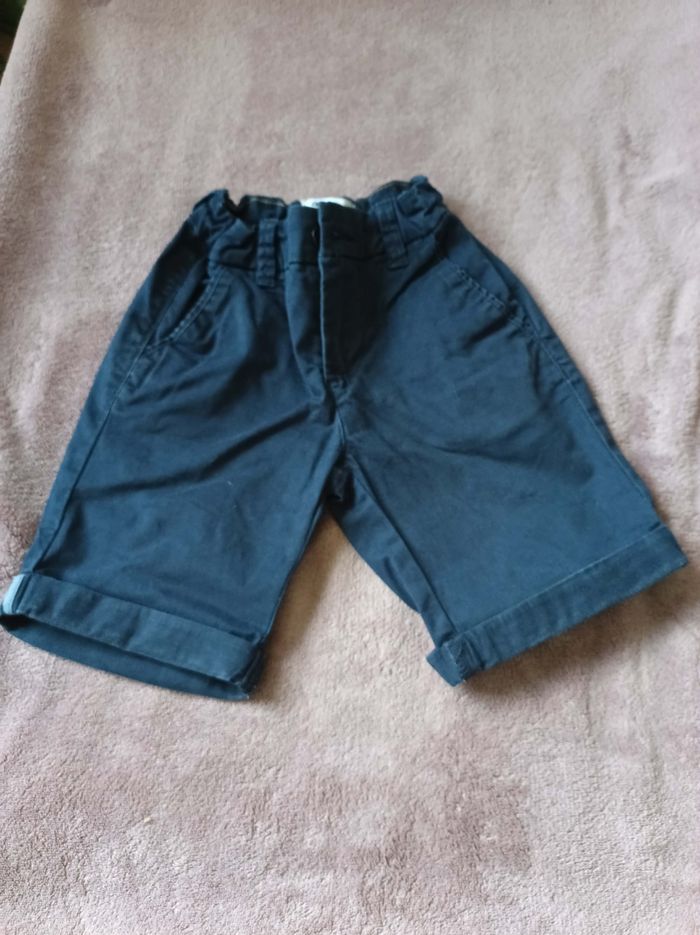 Short bleu marine - Taille 6 ans