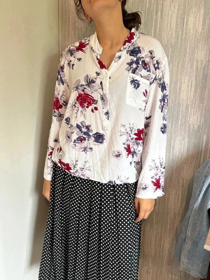 Blouse fleurie taille 44•