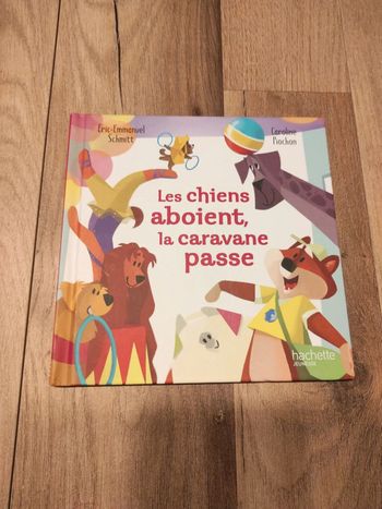 Livre : Les chiens aboient, la caravane passe
