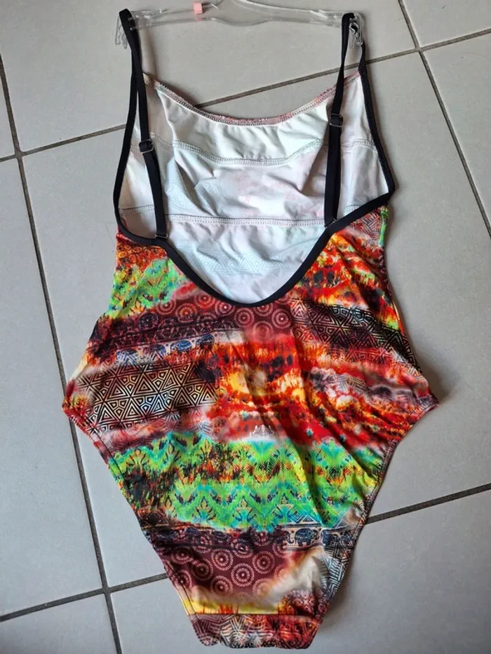 Maillot de bain une pièce femme Taille 4 neuf - photo numéro 2