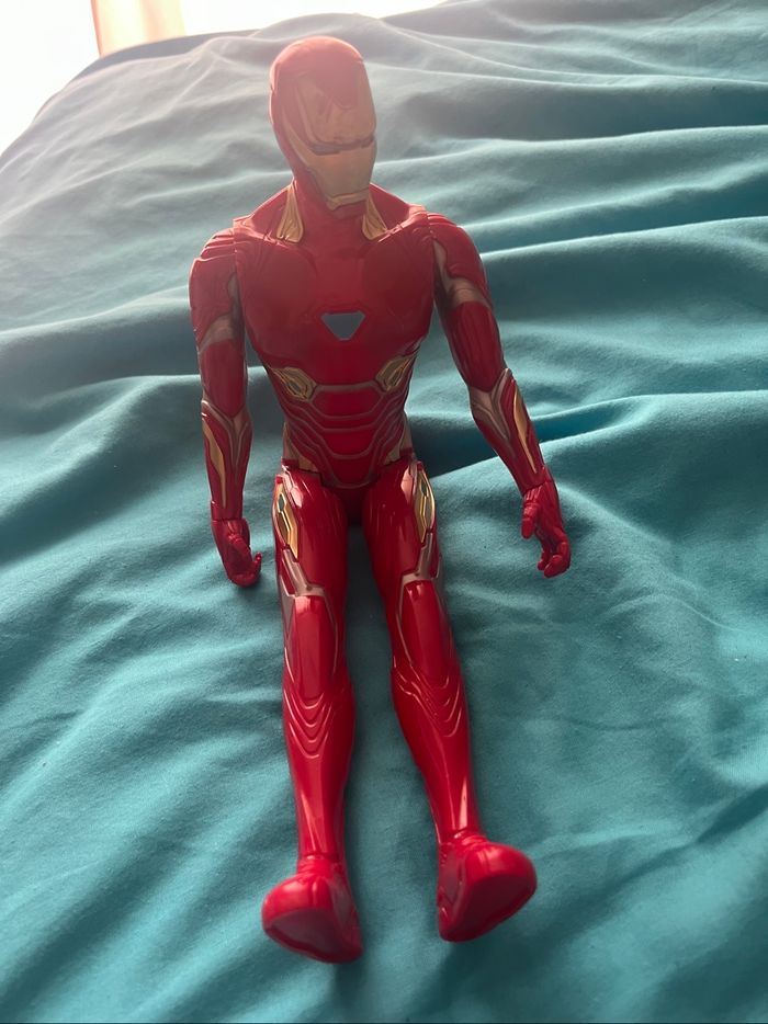 Figurine iron man
