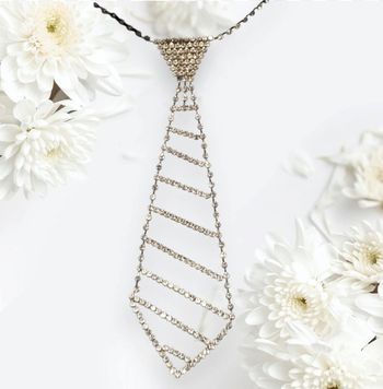 Cravate en strass / Collier strass