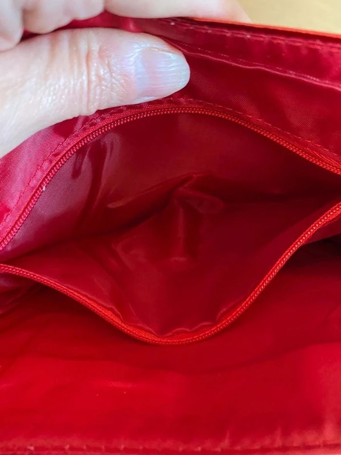 Sac cabas fourre tout rouge brillant et sa pochette Sephora - photo numéro 13