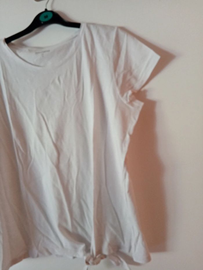 Tee-shirt manches courtes blanc.  TBE. Taille L - photo numéro 3