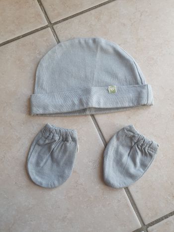 Bonnet et gants nouveau né