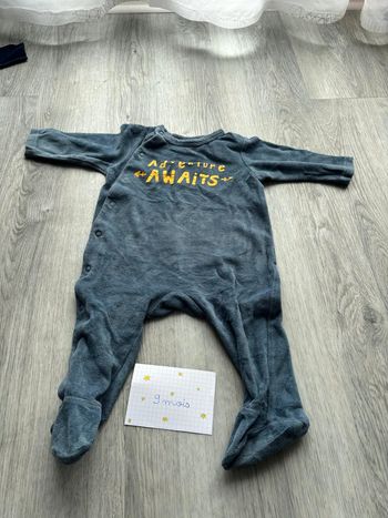 Pyjama, taille 9 mois.