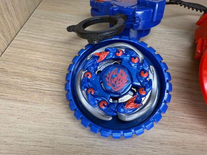 Lot de toupie beyblade métal fusion - photo numéro 2
