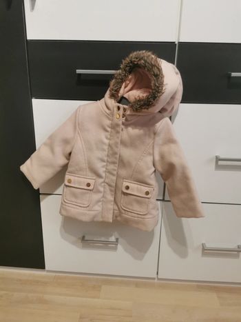 Manteau capuche fausse fourrure taille 24 mois