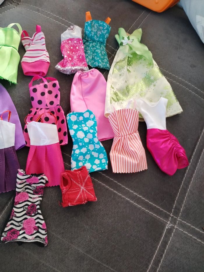 Lot de 6 Barbies et accessoires multiples - photo numéro 4