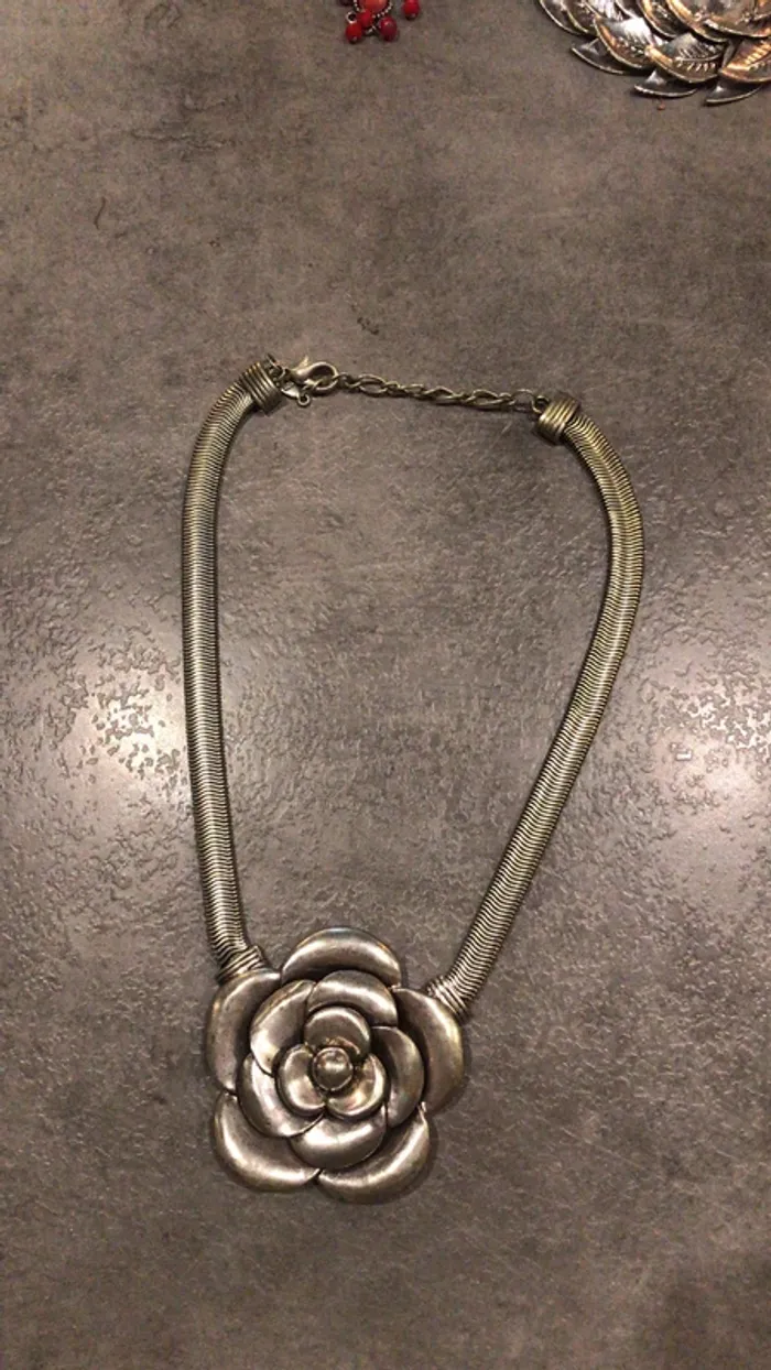 Collier rose - photo numéro 2