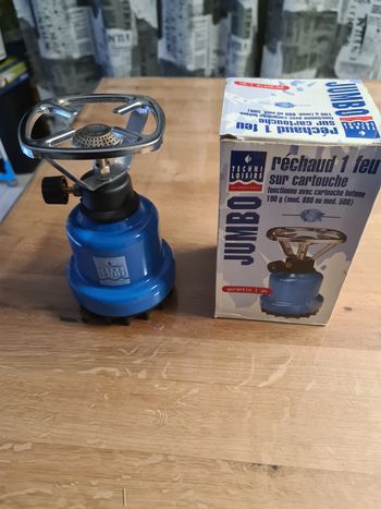 Neuf réchaud 1 feu sur cartouche de la marque Techni Loisirs, jamais utiliser, fonctionne avec cartouche butane 190g (mod. 880 ou 500)

