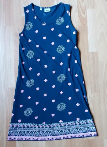 Robe bleue marine fleurie mandala