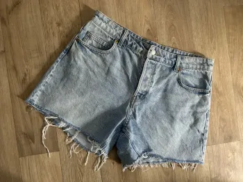 H&M short en jean bleu clair pour l’été femme, taille 44