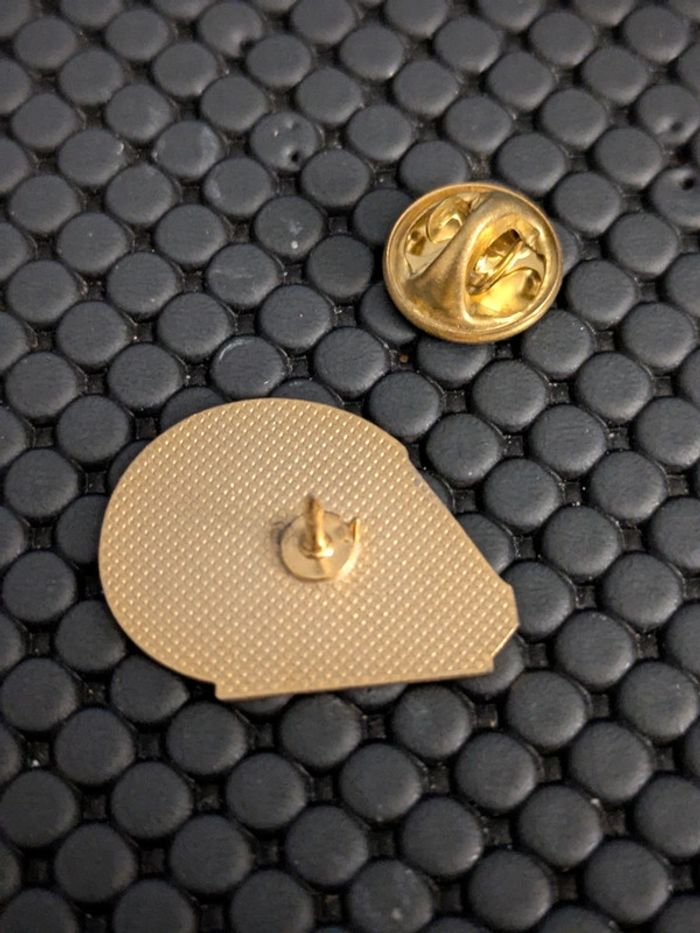 Pin's Casque François Migault F1 F2 Le Mans - photo numéro 2