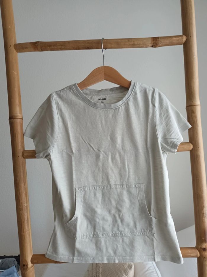 T-shirt beige avec poche 8 ans