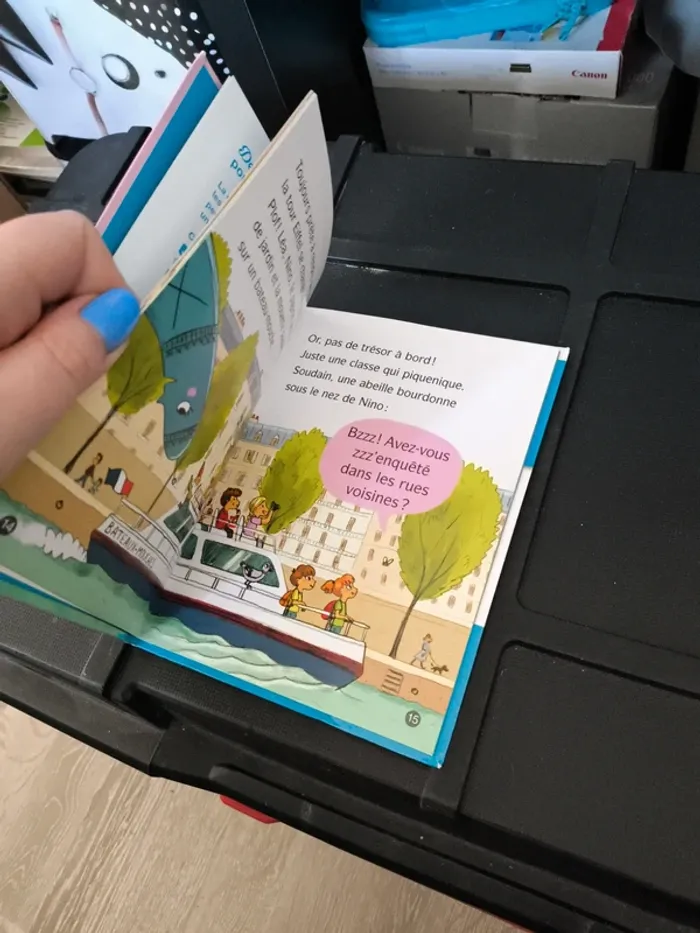 Livre "la tour Eiffel se balade à Paris !" - photo numéro 6