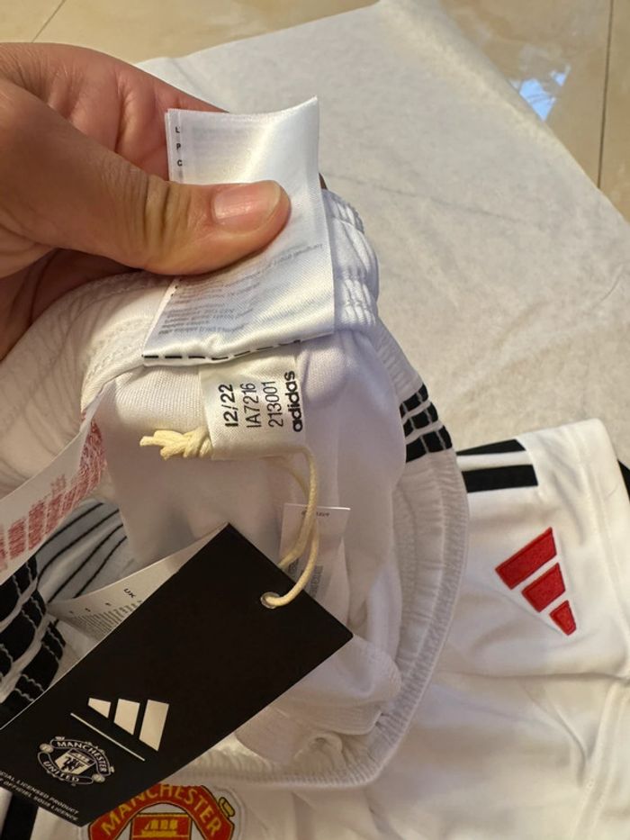 Short de foot Adidas équipe Manchester united avec chaussettes taille 9/10 ans authentique neuf - photo numéro 10