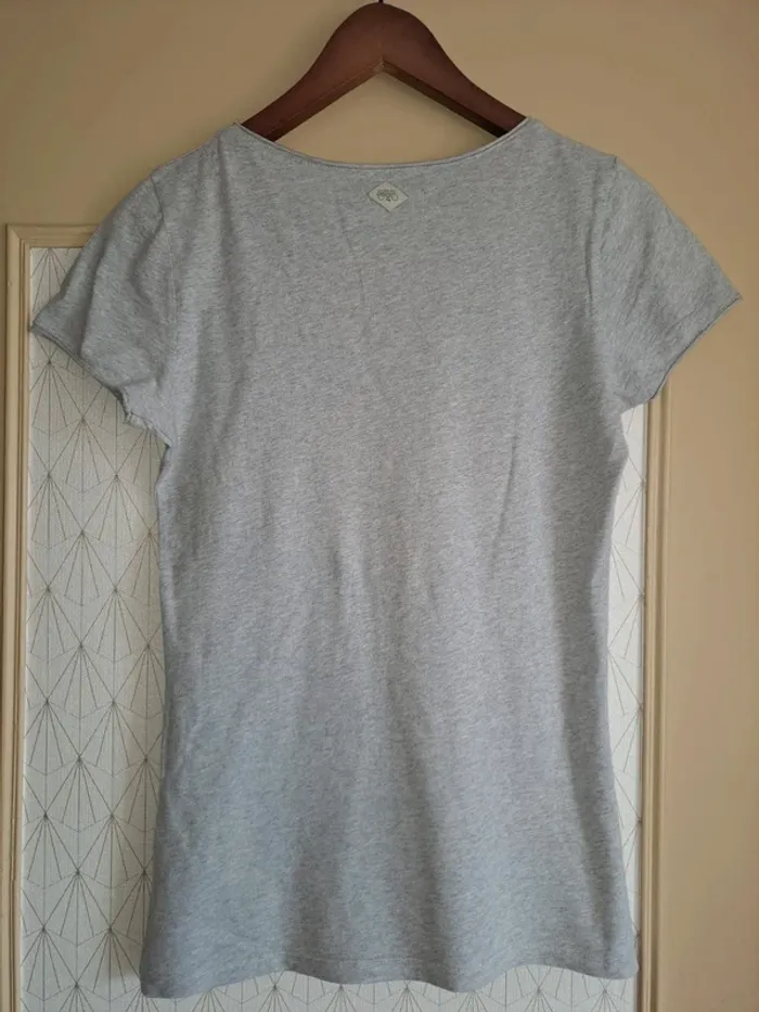 T-shirt femme le temps des cerises 🍒 S comme neuf écriture used effet craquelé vendu ainsi gris - photo numéro 4
