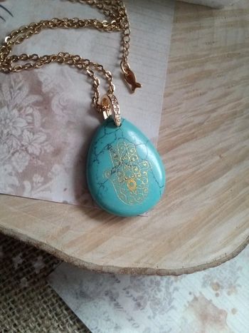 Collier pendentif pierre howlite couleur turquoise