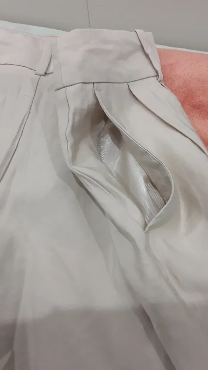 Short à pinces neufs jamais porté taille 40 - photo numéro 6