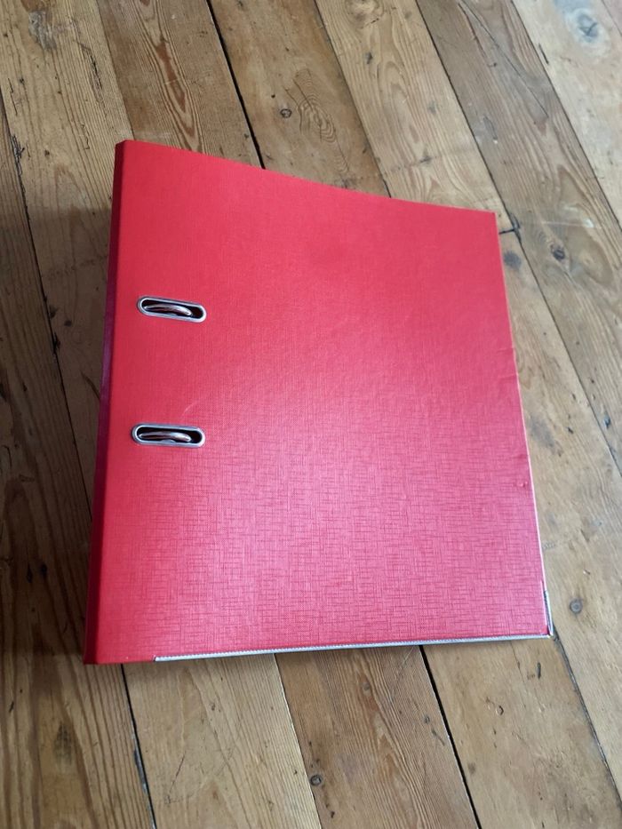 Classeur rouge à levier A4 avec renforts - photo numéro 6