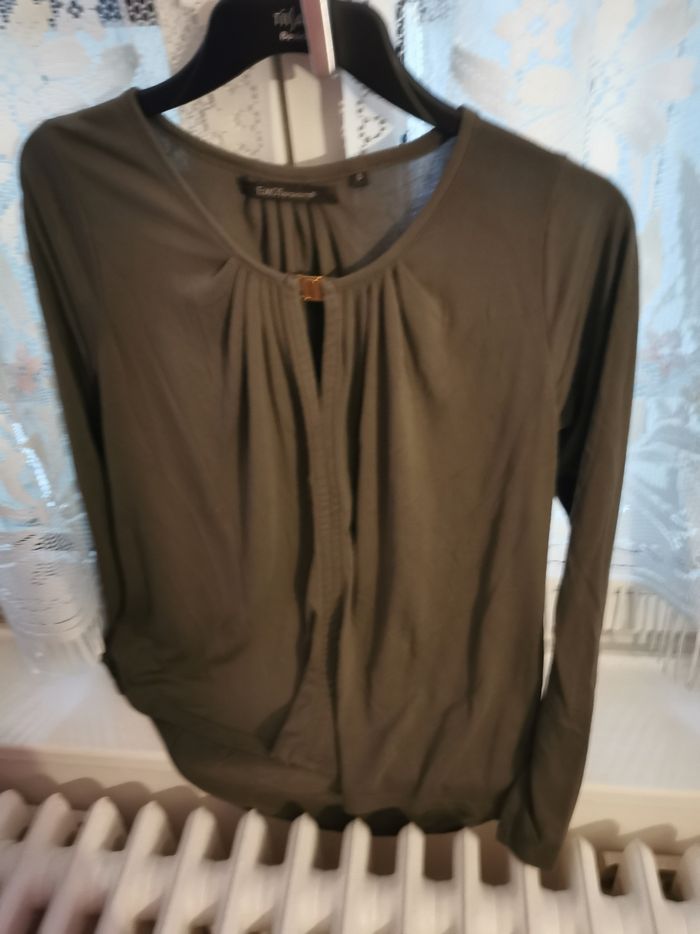 Hautvfantaisie avec attache dorée manches longues kaki Taille  36