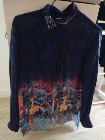 Chemisier fin bas coloré et strass col Desigual