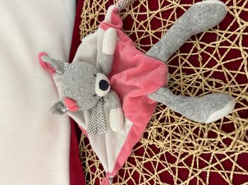 Doudou plat lapin gris rose pois TEX