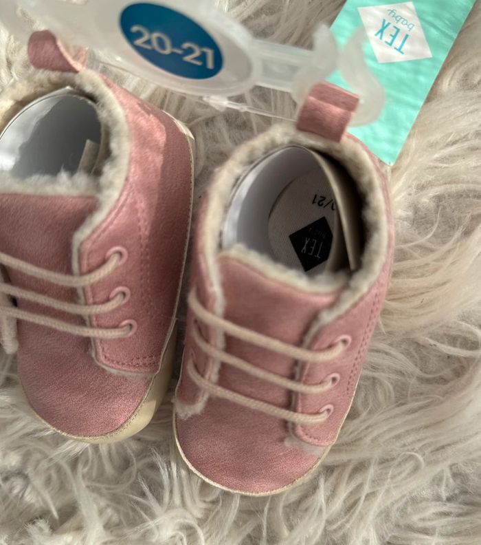 Chaussures bébé neuve - photo numéro 3