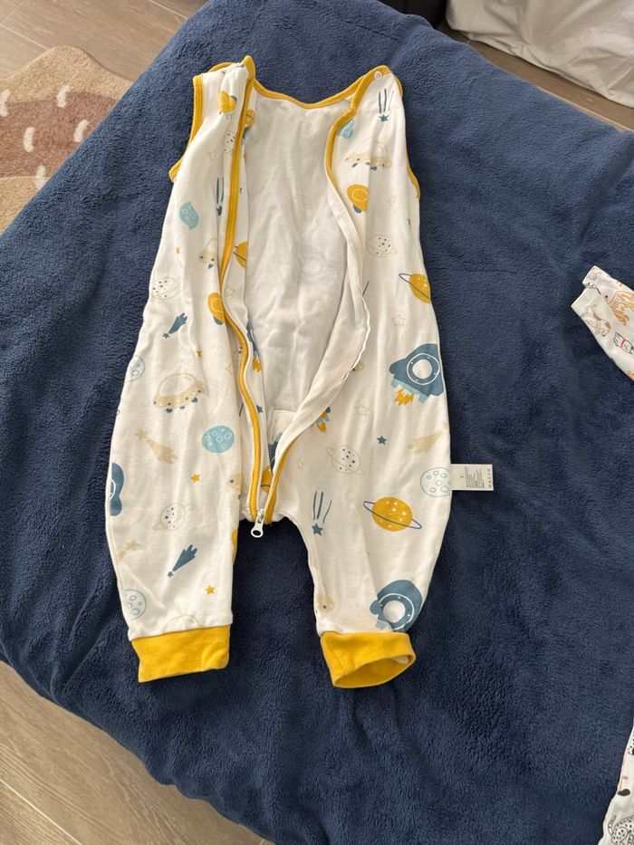 Pyjama taille 18 mois et gigoteuse