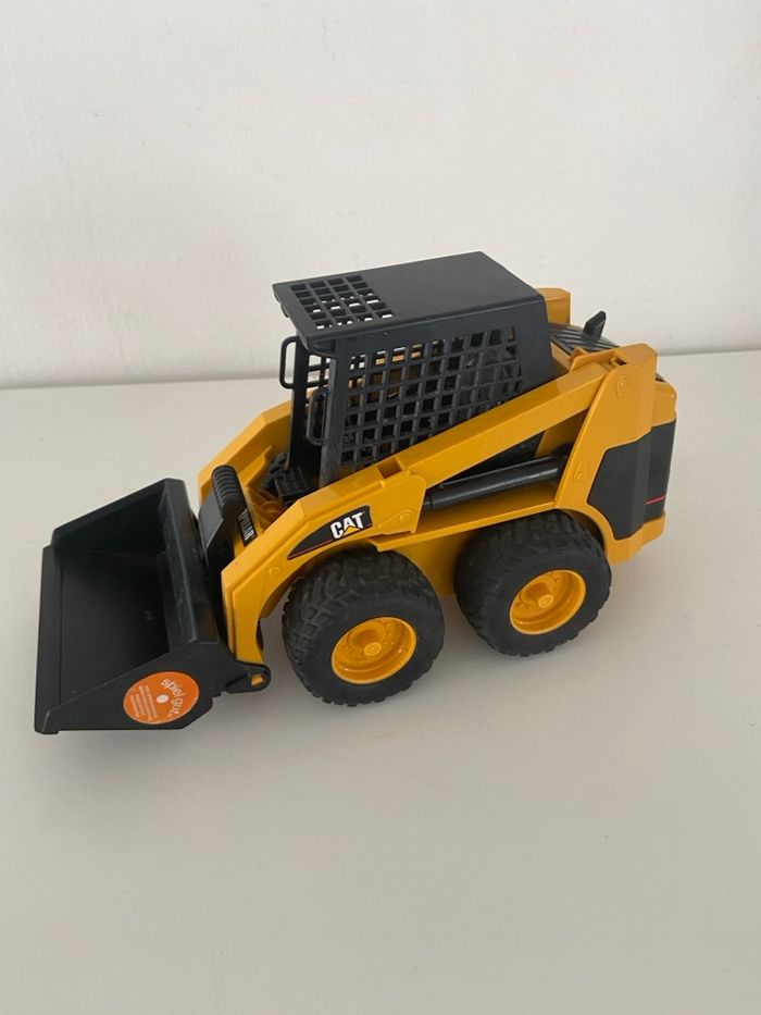 Bruder 02481 - Chargeur Compact Caterpillar (CAT) 1/16 - photo numéro 3