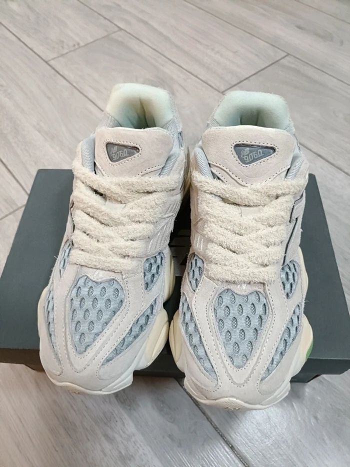 New Balance 9060 Taille 41.5 - photo numéro 3