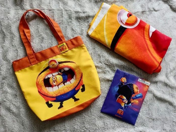 Lot Les Minions : sac les Minions + serviette de bains + ballon gonflable despicable me 4