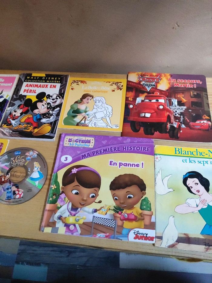 Lot de 7 livres Disney et un cd 365 histoire - photo numéro 3
