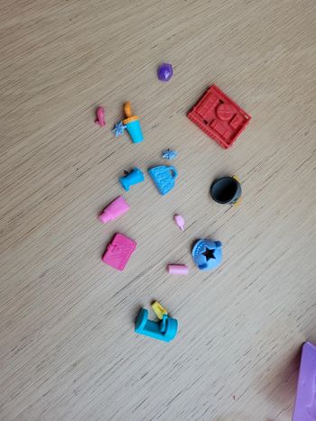 Jouet lot petit accessoires pour poupée