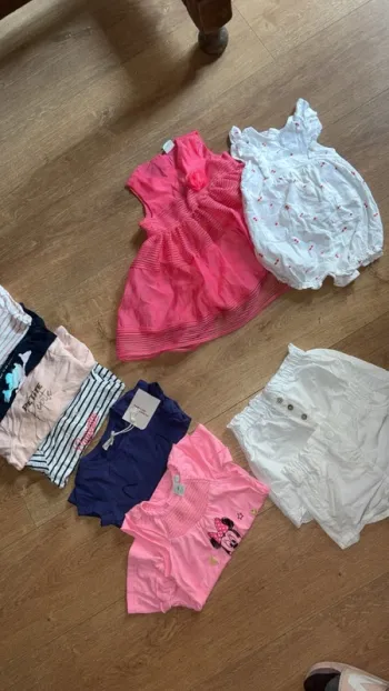 Lots 9 mois fille