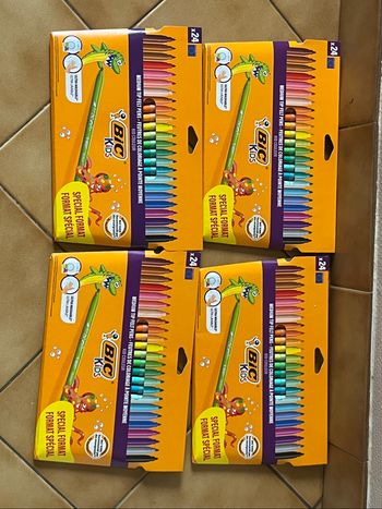 Lot neuf de 4’paquets de 24 feutres bic kids