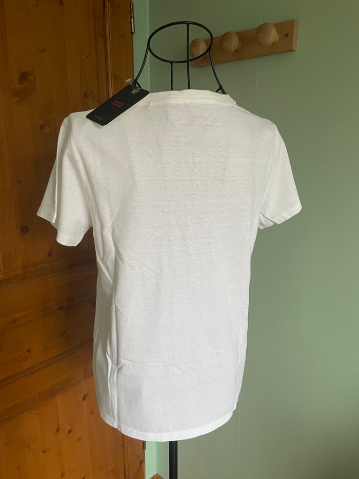 T-shirt Levi's blanc à manche courte - col V - NEUF avec étiquette - taille S / 36 - photo numéro 9