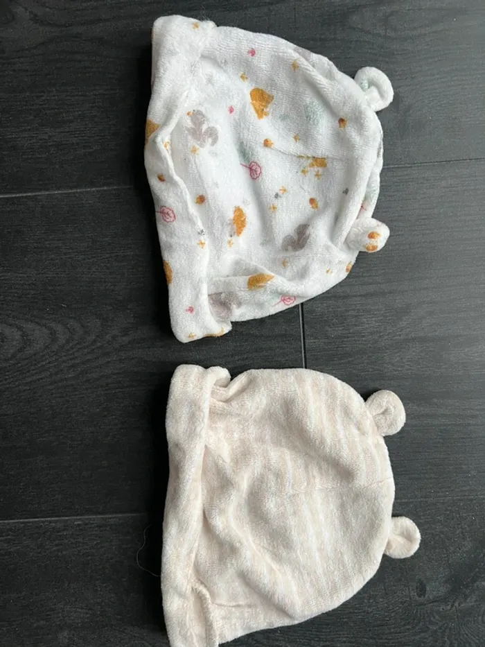 Lot bonnets bébé naissance/1mois - photo numéro 2