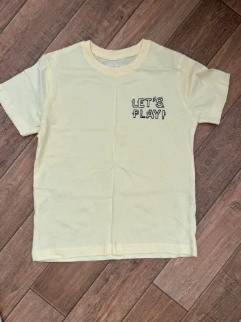T-shirt jaune