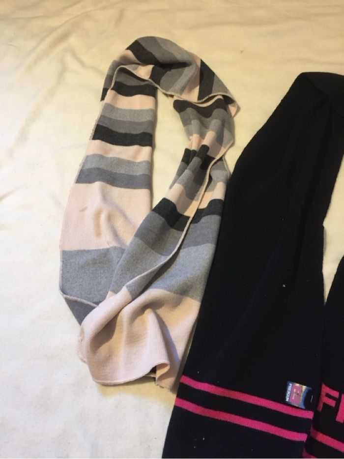 2 écharpes fille - photo numéro 2