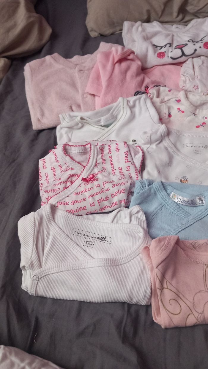 Lots de bodys 1 mois - photo numéro 2