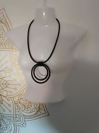 Joli collier noir bohème