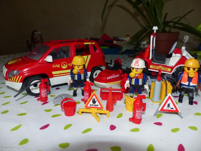 Lot playmobils pompiers + vehicules etc - photo numéro 3