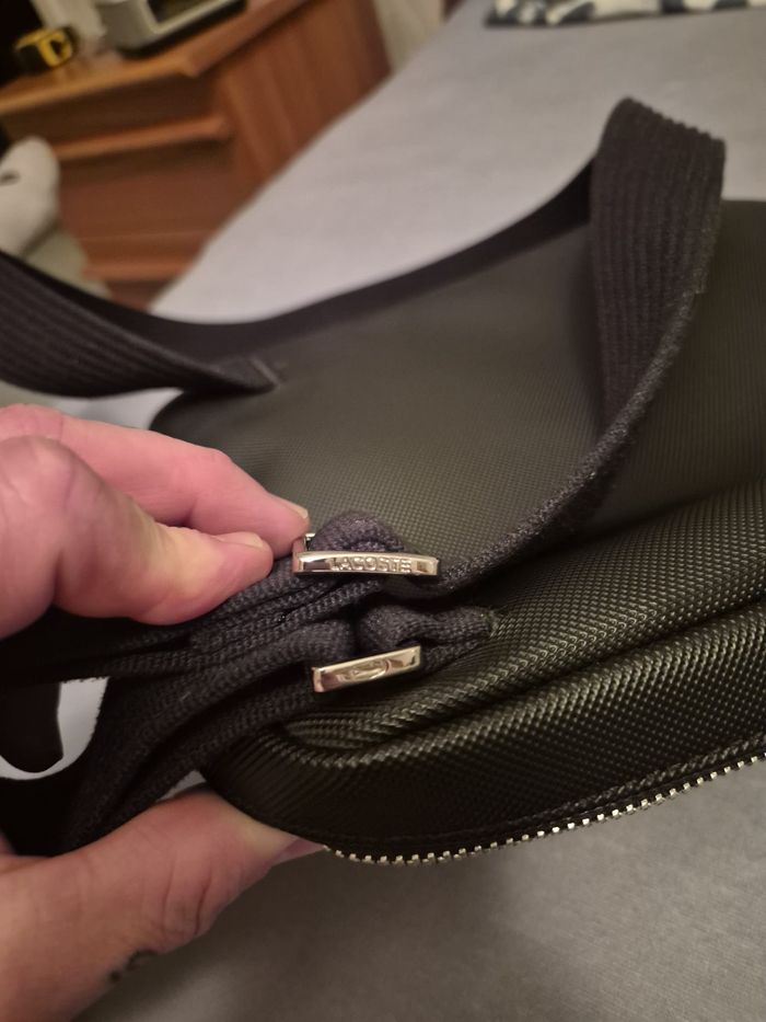 sacoche  Lacoste Noire comme neuf - photo numéro 7